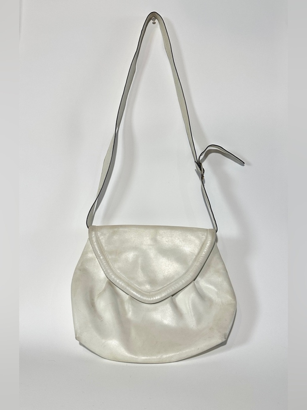 Vintage Ferragamo White Leather Adjustable Strap Shoulder Bag✨
